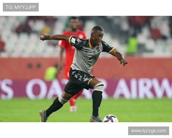 多特蒙德防线频频被打穿，问题不在个人，而在全队站位彻底乱了